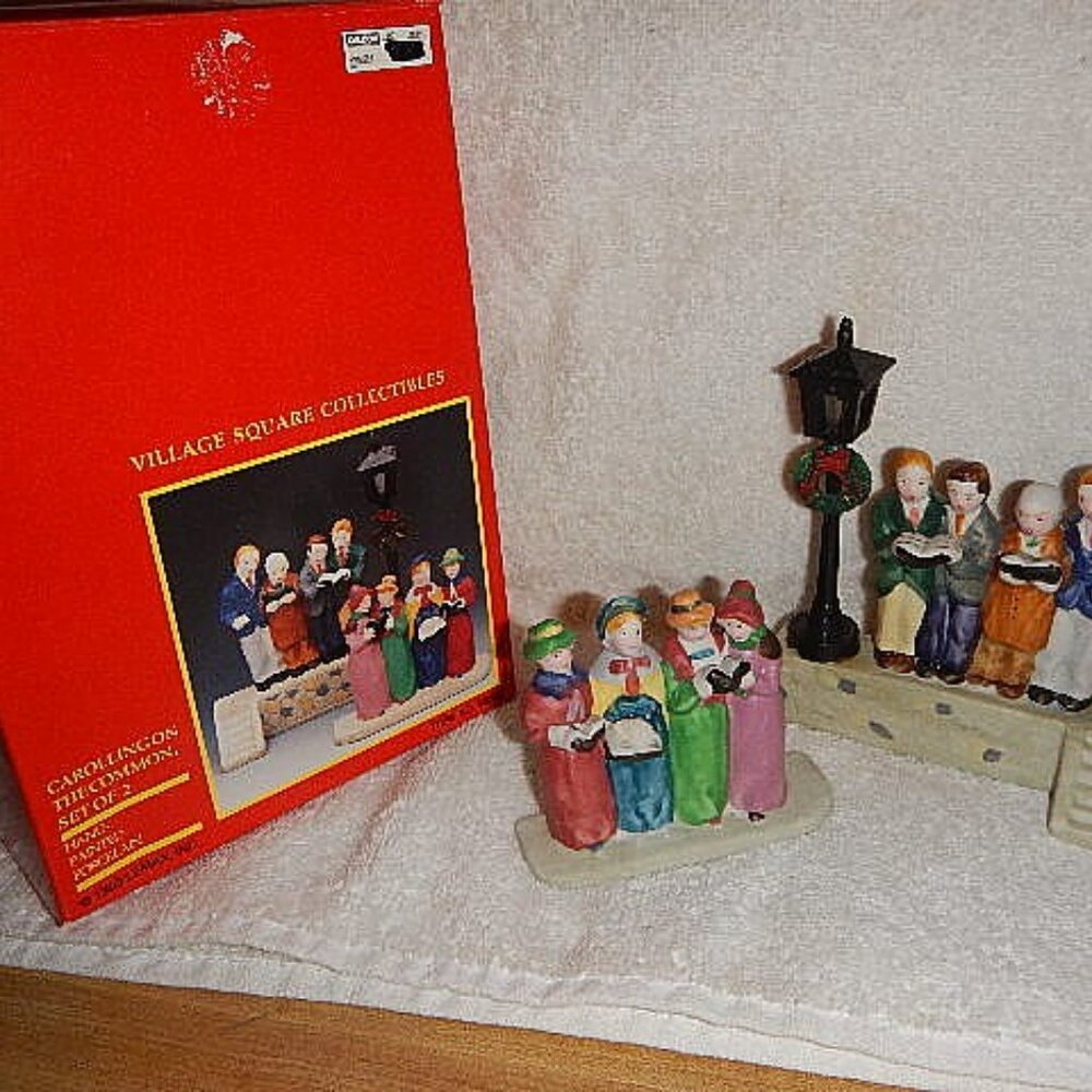 Vilage Square Collectibles~CAROLLING ON THE COMMON~2 Pc Porcelain 1993 NIB